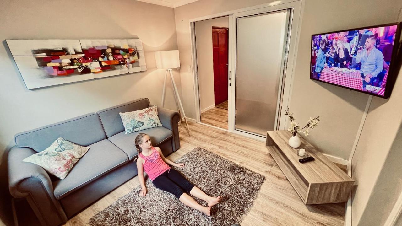 Cozy Apartments In Belgrade, Cukarica, Zeleznik, Free Parking And Wifi Habitación foto